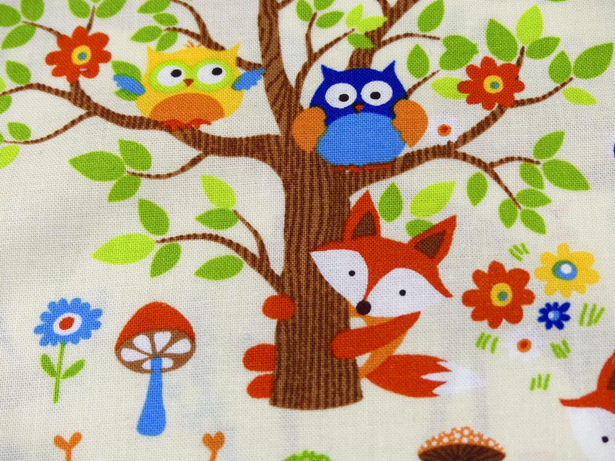 Patchwork Stoff Nahansicht Baum Eule Fuchs